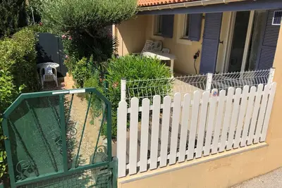 Image de Appartement Rez-De-Jardin Avec Grande Terrasse Carrelee Et Jardinet