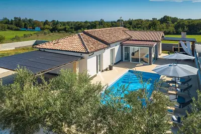 Image de Villa Miracle, Nouvelle première location