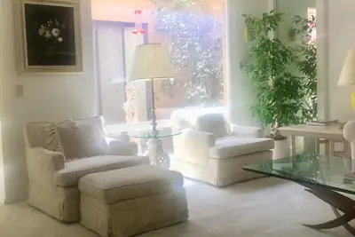 Magnifique et charmante maison bien entretenue idéalement située.
