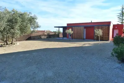 Image de Les Lodges Ii, au milieu des lavandes et des oliviers.