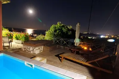 Image de Pyrgi View Executive, piscine privée, vues magnifiques!
