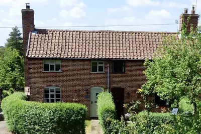 Image de Cottage 18c classé Grade 2 dans la belle campagne du Suffolk, près de Heritage Coast