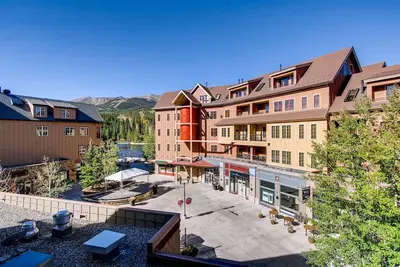 Image de 2 Bedroom 2 Bath Main Street Station Condo de luxe au coeur de Breckenridge!
