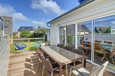 Image de Maison 12 personnes 6 chambres Ă 100 m de la plage avec jardin.