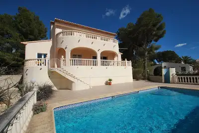 Image de Maison de vacances située au calme avec piscine privée