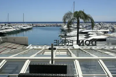 Image de Port de première ligne et plage de Puerto Banus Marbella (6 personnes)