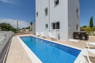 Image de Nissini Villa #5 - Steps from the Beach