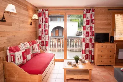 Image de Wifi, 1er étage, balcon, parking, télévision, casier à ski, 23m², Pra Loup