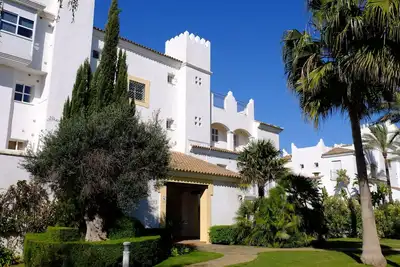 Image de À part Costa Ballena dans Urb. Exclusif 3d, 2b, A \/ C, garage, piscine, paddle.