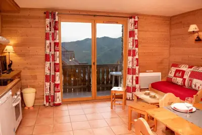 Image de Wifi, Rez-de-chaussée, vue montagne, balcon, parking, télévision, casier à ski, 45m², Pra Loup