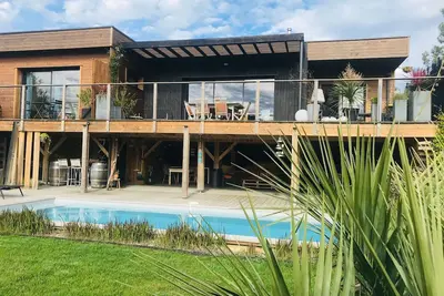 Villa Regard sur le lac avec piscine privée et  vue sur le Lac de Lacanau