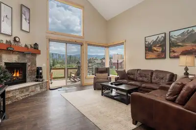 Image de Nouvelle maison Ă Grand Elk avec vue sur The Continental Divide