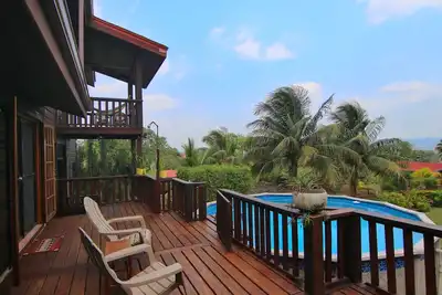 Belle maison avec vue sur la montagne et piscine