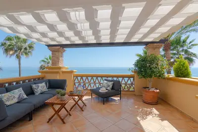 Image de Superb Front Line Location, Sea View- Heated Pool