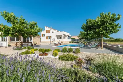 Image de Belle maison à Debeljak avec WiFi