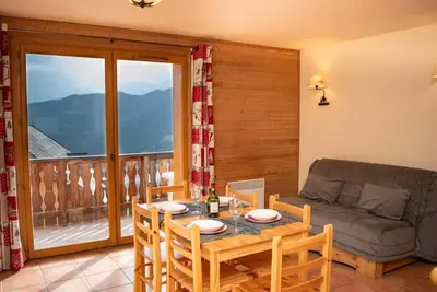 Image de Wifi, 1er étage, balcon, parking, télévision, casier à ski, 47m², Pra Loup