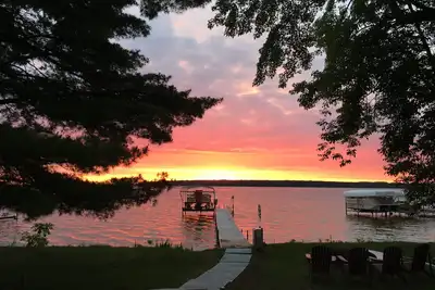 Image de 4 Chambre Cottage sur Mullett Lake, près de Mackinaw et Petoskey sur voies de navigation intérieures