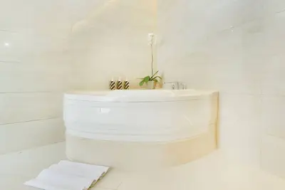 Image de Villa de deux chambres à Canggu avec une piscine privée