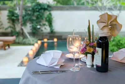 Image de Villa de luxe près d'Ubud avec piscine à débordement privée et un pavillon de détente