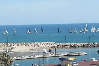Image de Beau T2 face mer, port et plage à Canet meublé à neuf appartement refait total