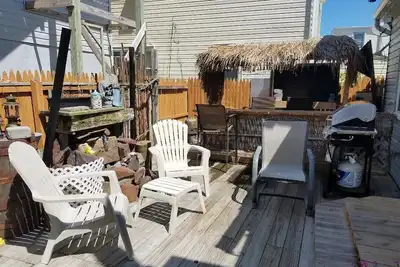 Image de Hauteur bord de mer. Condo de 2 étages à un pâté de maisons de la plage