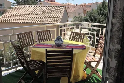 elegant appartement   200 metres de la mer