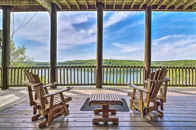 Image de Nouveau! Cabine spacieuse sur le lac Dale Hollow w \/ Hot Tub!