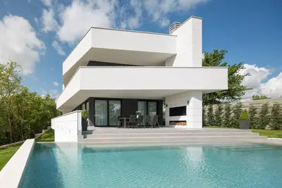 Image de Villa Moderne 55 avec Piscine et Spa