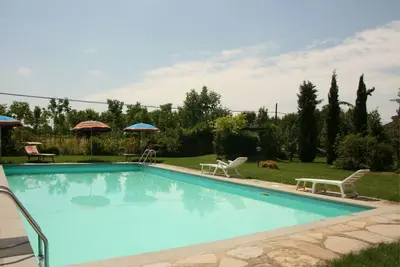 Ancienne ferme en pierre à quelques pas du centre de Castiglion Fiorentino, 8 lits, piscine privée,