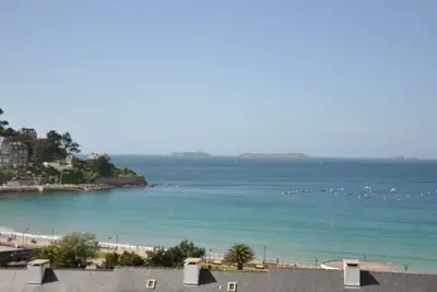 Image de Appartement rénové avec vue mer, proche plage, parking privé