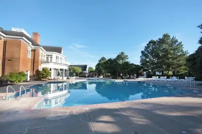 Image de Fall in Colonial Williamsburg - disponible du 12 au 19 octobre 2019.