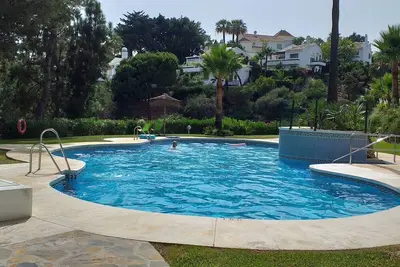 Frontline Golf Luxury 2Bed Appartement avec 3 piscines, à proximité de la plage et des commodités