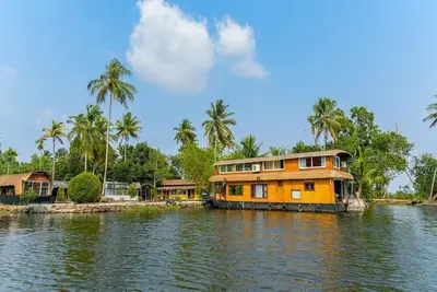 Image de Ameublement moderne et confortable Lake Resort Alleppey