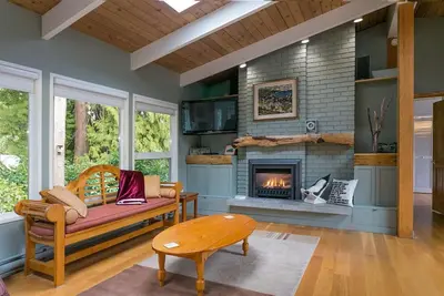 Image de Maison contemporaine de la cĂ´te ouest - Central Lonsdale / Westview