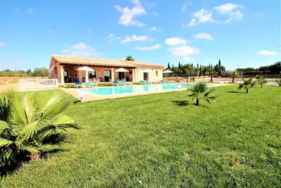 Image de Ce sont Pieres Nou. finca rustique moderne avec terrain de volley et piscine de 15m