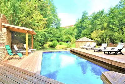 Image de Juillet 12-26 ANNULÉ. Chute massive: 2400 € x 1 semaine ou 4400 € x 2 semaines.