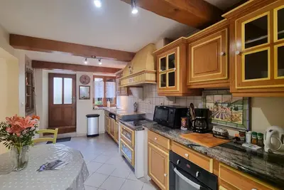 Image de Gîte cosy avec cour privée, 2 chambres, cuisine équipée, Tv, WiFi – Saint-Germain-Laval
