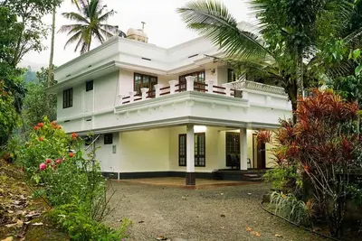 Posh Rooms / Partie paisible et verte de Munnar