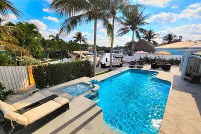 Image de Joy Key Luxury Waterfront 3/2 Pool, Kayak, BoatDock. À quelques minutes de la plage, du stade et de la Pga