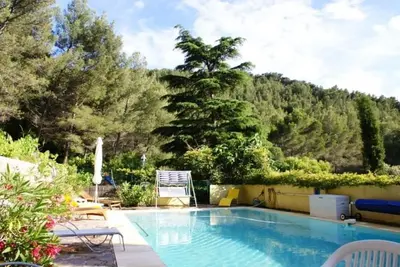 Image de Pavillon indépendant en colline avec piscine au calme classé 3 *