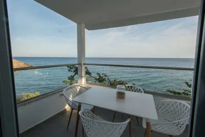 Image de Levez-vous, prenez votre petit déjeuner et profitez de la vue fantastique sur la mer!