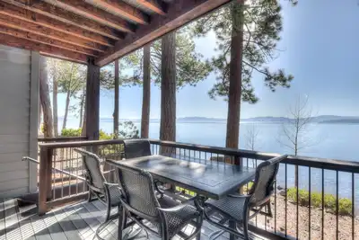 Image de Haut de la page Lakefront Home à Brockway Springs Resort