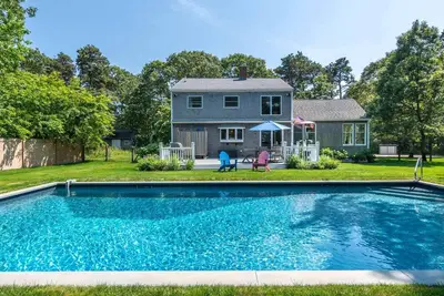 Image de Maison de plage design avec piscine Ă Katama