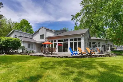 Image de Island View: \"Lakeside Luxury and Family Reunion Friendly! \"