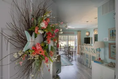 Image de Nouveau à Vrbo \"Blue Heaven\" condo de luxe au niveau principal avec véranda