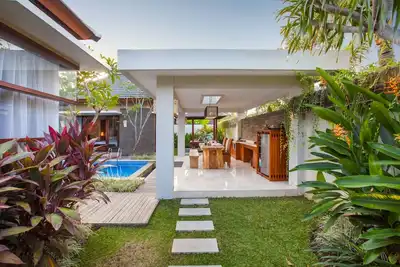 Image de Spacieuse villa de luxe de deux chambres à Jimbaran avec une piscine privée