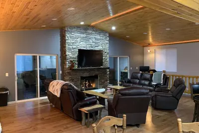 Image de Finnegan RoadHouse - 7 chambres, 5 salles de bain, sur 10 acres: le paradis des motoneigistes!