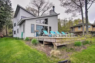 Image de Nouveau! New Era Cottage w \/ Dock & Grill sur le lac Stony!