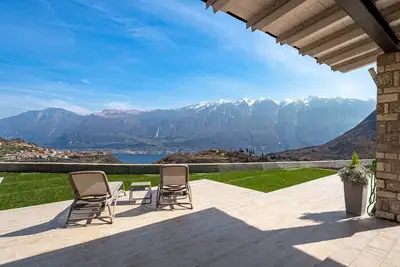 Image de New apartment in small reality with large terrace overlooking Lake Garda\/Monti