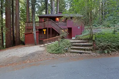 Image de Retraite privée et relaxante dans les séquoias avec une terrasse privée et un barbecue